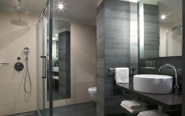 Renaissance Paris Arc de Triomphe Hotel