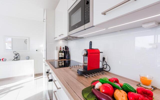 DOMAINE DES ROSES II AP4256 By Riviera Holiday Hom