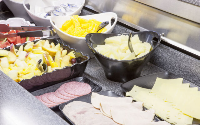 Holiday Inn Stoke on Trent M6, Jct 15 by IHG