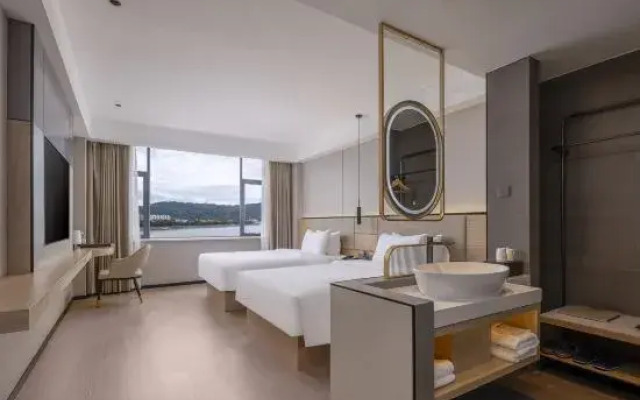 Huanzhu Hotel (Haiyun Square)