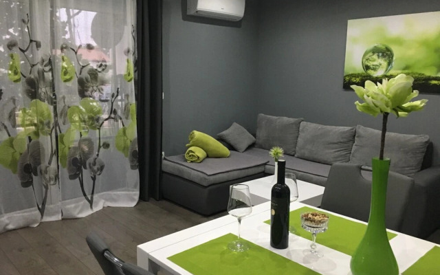 Green-beautiful Modern Apt. With Balcony & Garden