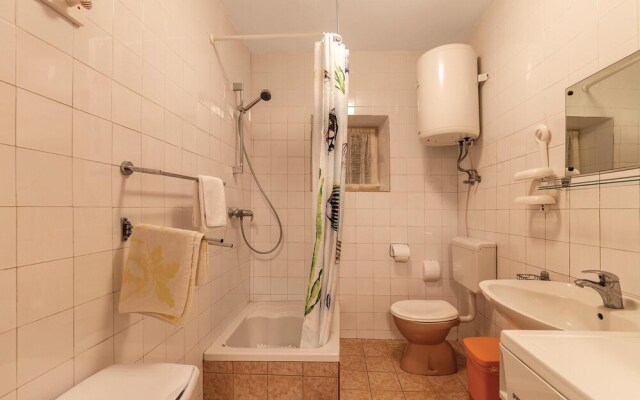 Nice Home in Pula With 1 Bedrooms