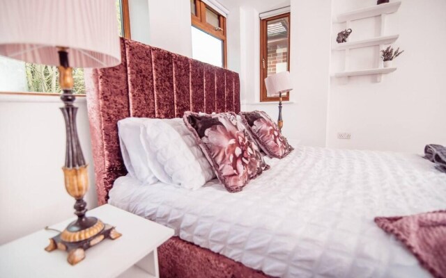 Threeways Retreat With Heated Swimming Pool