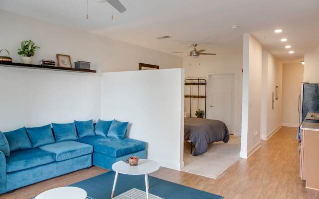 Open Concept Loft Near Uptown & Stadium