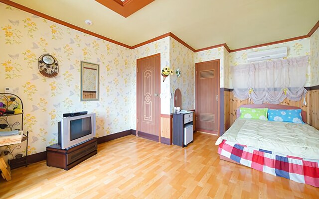 Pocheon Lakeside White House Pension