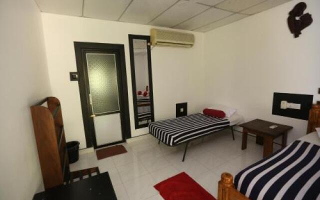 Eco Hotel Black & White - Anuradhapura