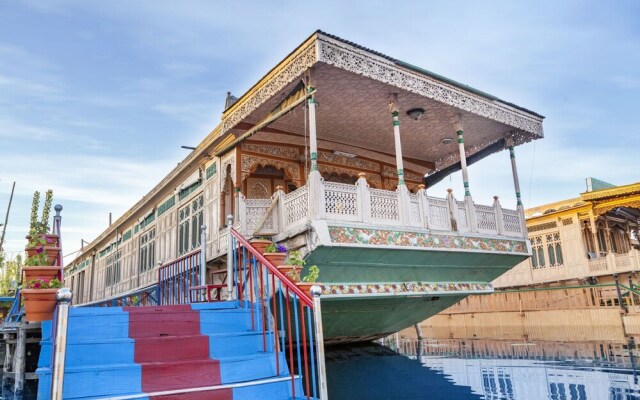 GuestHouser 1 BR Houseboat 126f