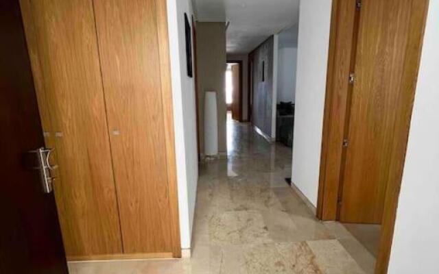 Beautiful 2beds apartment with swim pool in marina