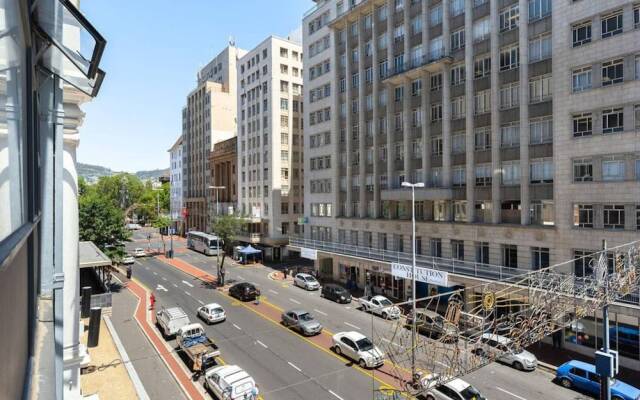 Bijoux Apartment With Rooftop Pool in Cape Town City Centre