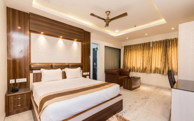 Capital O 9390 Golden Afreen