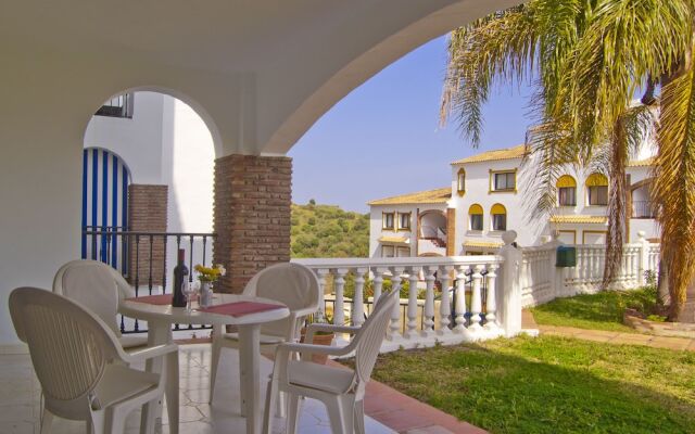 Spacious 2 Bed Apartment in Calahonda