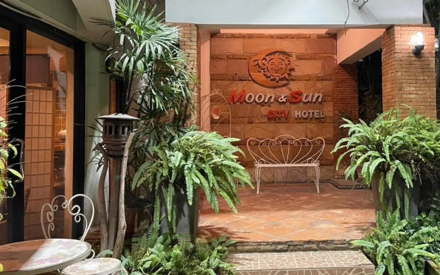 Moon and Sun Hotel