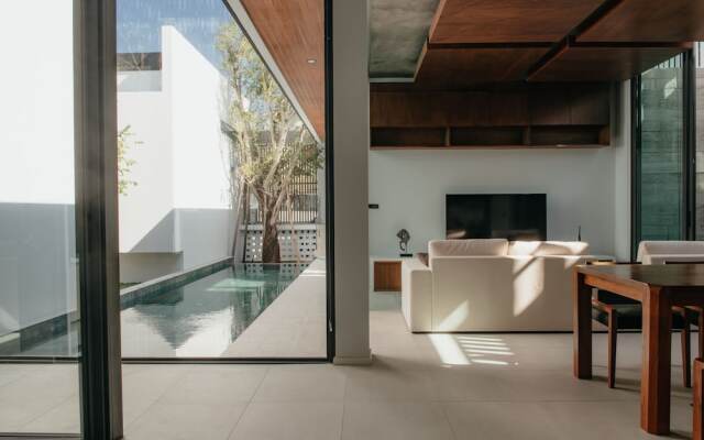 H1 Pool villa