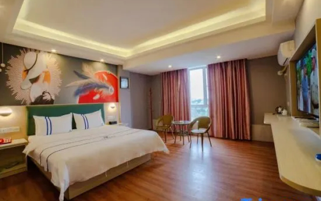 Longxing Business Hotel (Yangchun Railway Station Branch)
