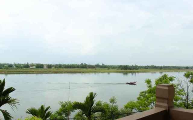 B'Lan Riverside Villa