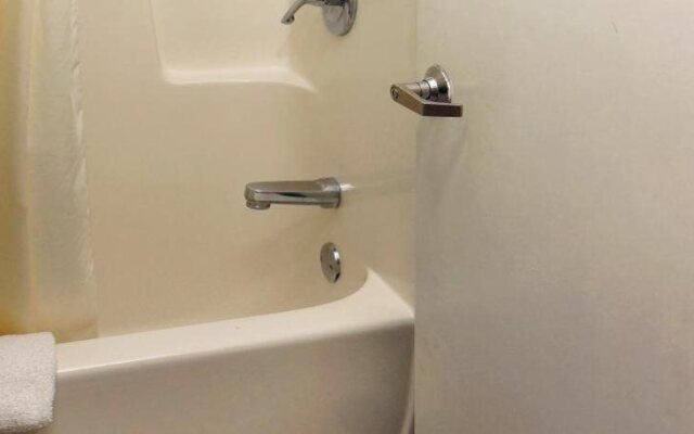 Executive Inn Opp