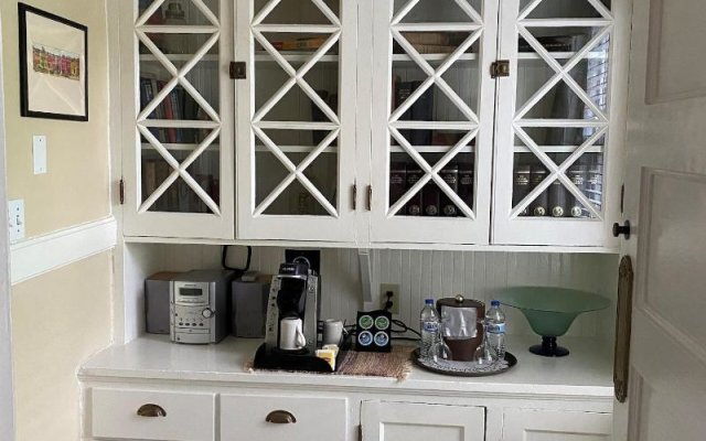 Inn at 835 Boutique Hotel