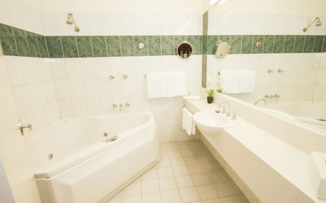 Gateway on Monash Boutique Hotel
