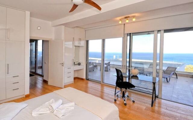 Theseus Beach Apartment