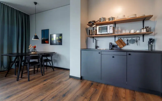 Black F House - Serviced Apartments