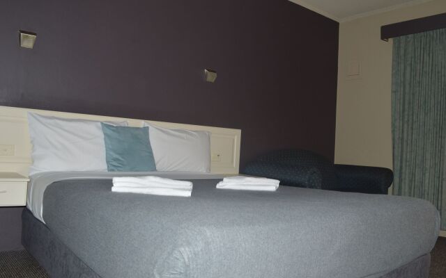Excelsior Motor Inn