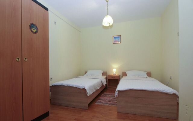 Apartment 949