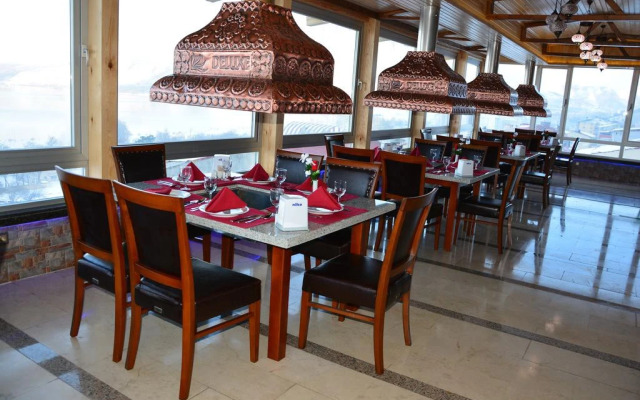 Tasar Royal Hotel