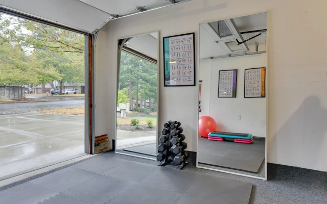 Lovely Vancouver Retreat w/ Home Gym!