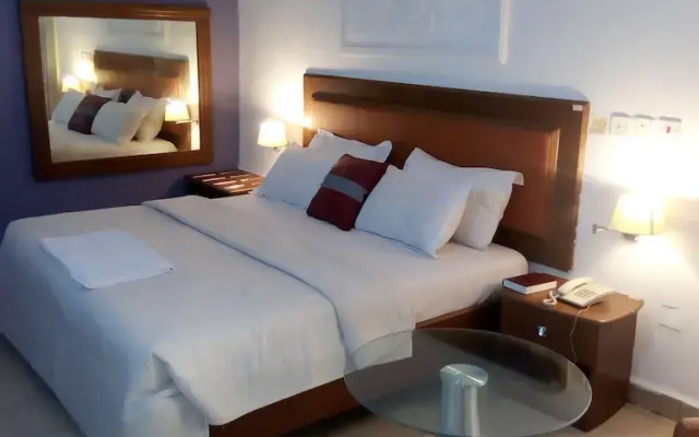 Signatious Hotel and Suites Delta
