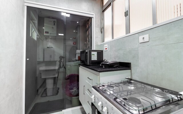 Amplo apartamento no centro, 2 quadras do metrô