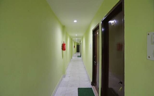 Oyo 28355 Hotel Raj Mahal