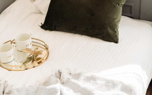 Sapphire Studios by Loft Affair