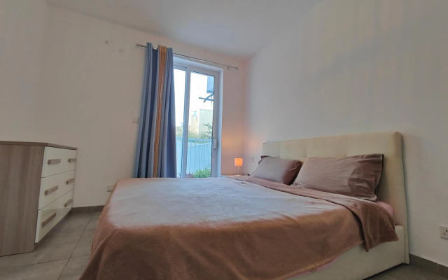 Large Central Apartment Near Valletta & Seafront