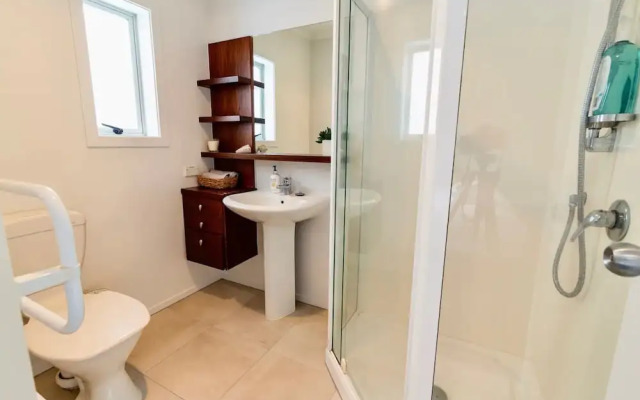 Modern and Central 2 Bedroom Home in Epsom