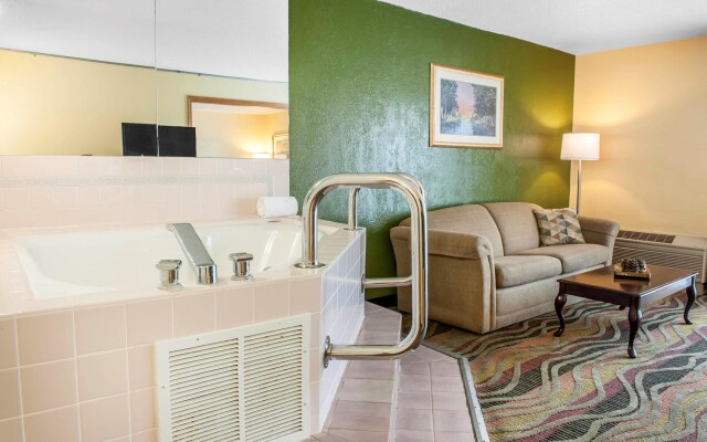 Quality Inn Conference Center Logansport