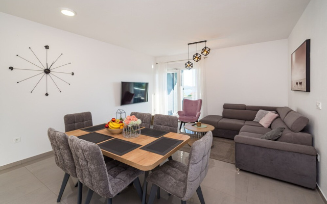Apartment Vista Mare 1 With Heated Pool