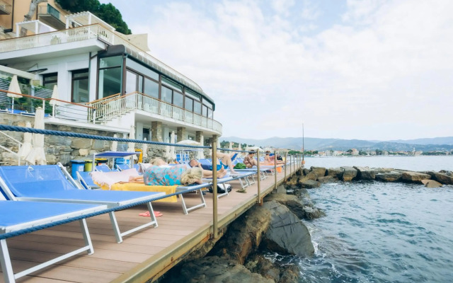 Arc en Ciel Hotel