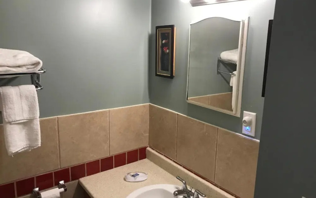 Anchor Motel and Suites