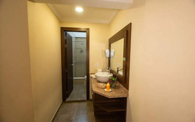 Quindeloma Art Hotel And Gallery