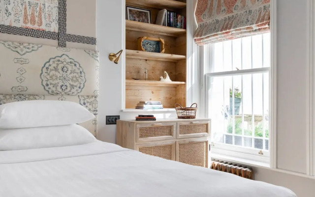 Ladbroke Gardens VII by Onefinestay