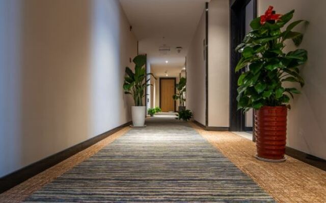 GreenTree Inn Hotel (Nantong University Xingguangyao Plaza Store)