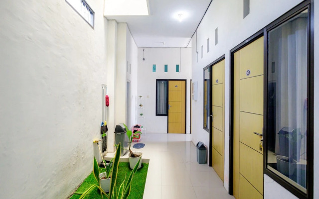 RedDoorz Syariah near Universitas Muhammadiyah Jember