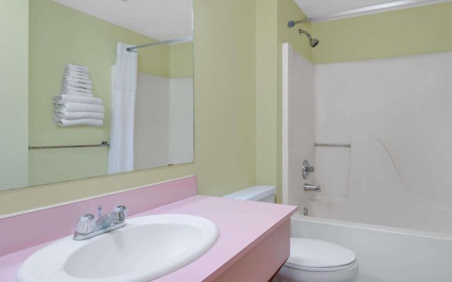 Coratel Inn & Suites By Jasper Newton