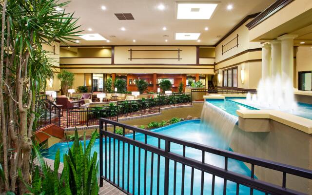 Holiday Inn Hotel & Suites Cincinnati - Eastgate, an IHG Hotel