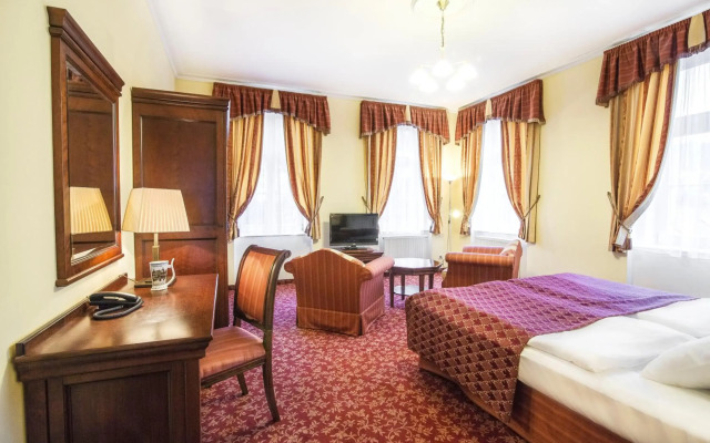 Ontario Hotel Garni