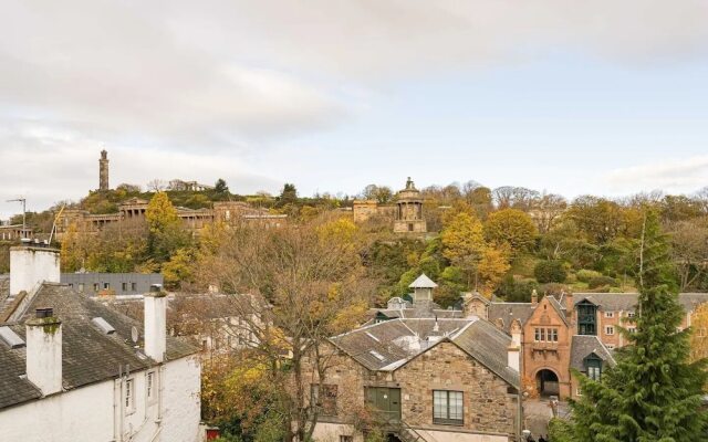 Royal Mile 2BR Apartment Private Balcony