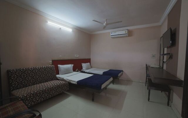 SPOT ON 42038 Hotel Sri Krishna