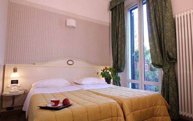 Charly Hotel