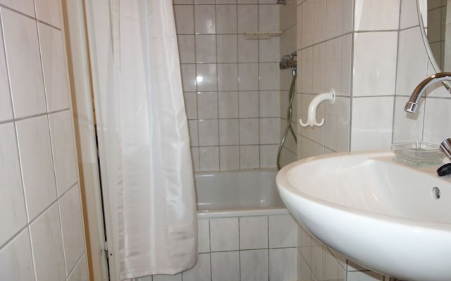 Tolstov-Hotels Media Harbour Apartment