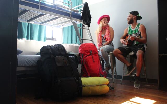 Bunk Backpackers